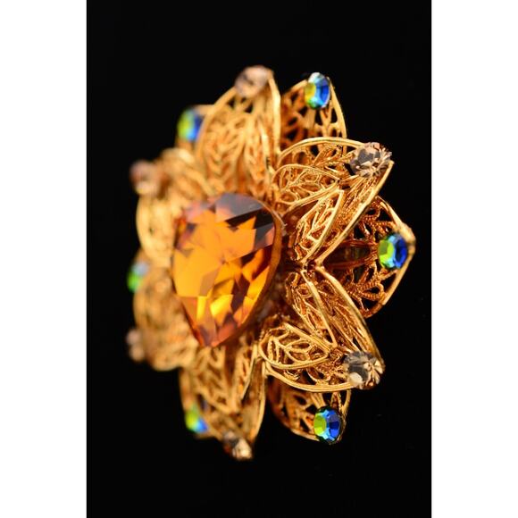 Vintage Crystal Flower Pin Brooch Watermelon Rhinestone Gold Tone Filigree BinAT - Picture 3 of 12